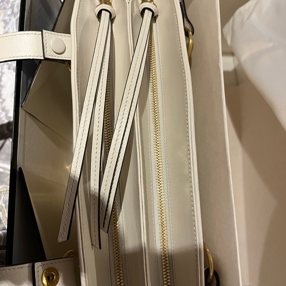 Gucci Arli Large Handle Bag Purse - Picture 9 of 16